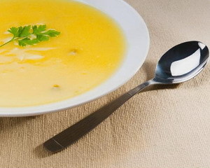 Ложка и тарелка супа Ложка и тарелка супа